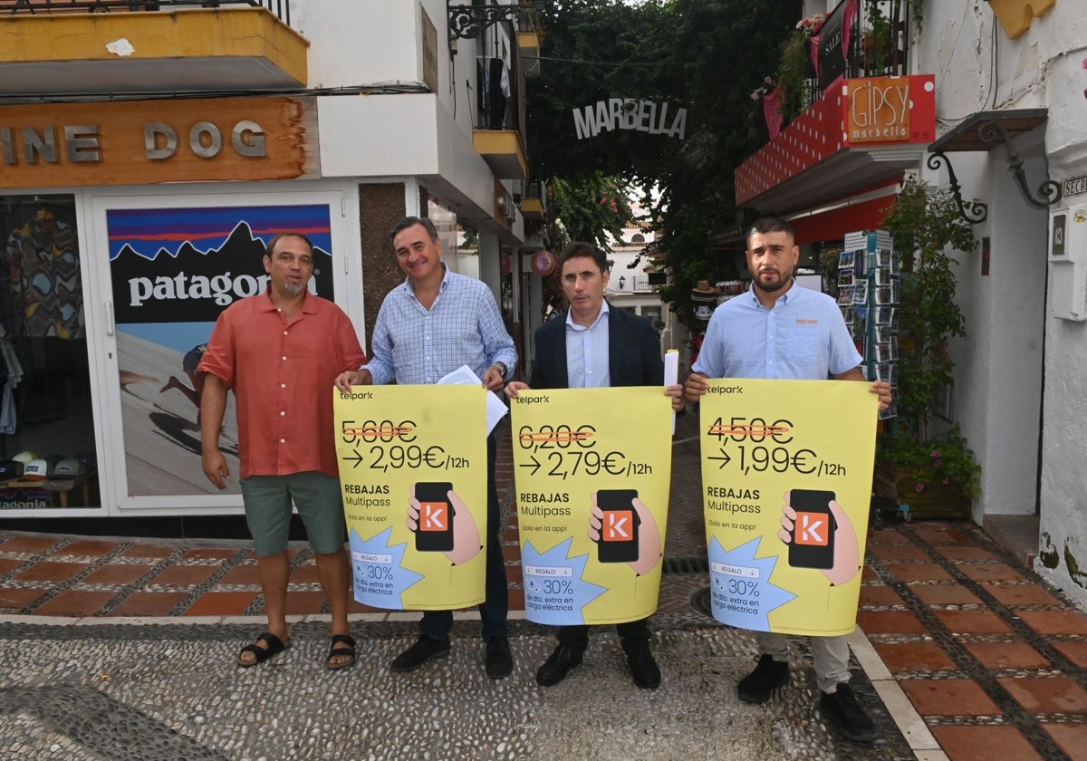 Verkehrsstadtrat Félix Romero, der Regionaldirektor von Telpark, José María Fayos, und der Präsident der Plattform der Händler und Hoteliers, Nahuel Klappenbach, stellten die Initiative vor.
