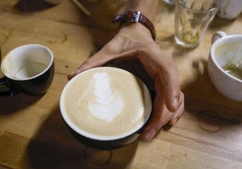 Der Kaffee am Morgen ist für viele unverzichtbar.