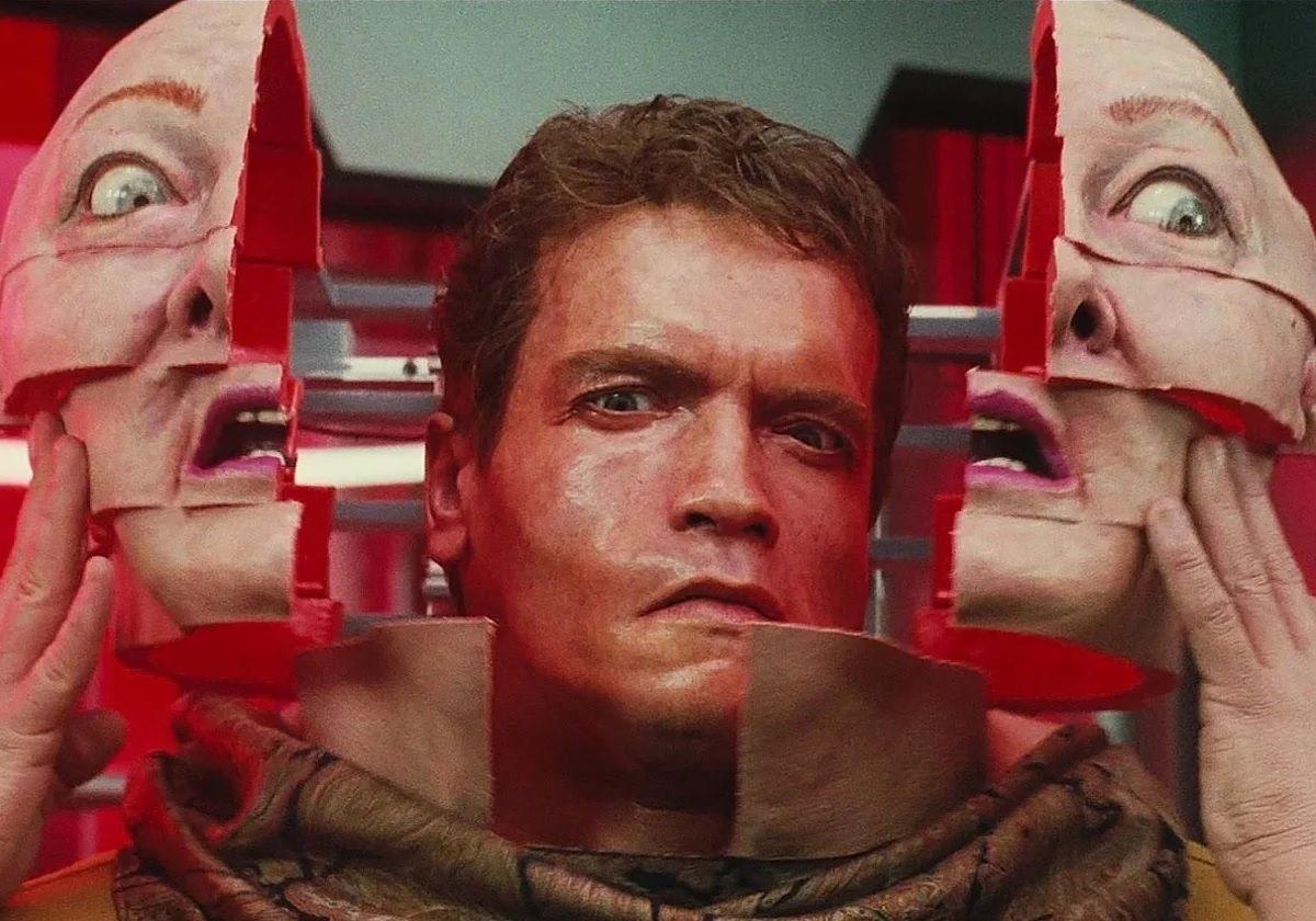 Arnold Schwarzenegger in einer legendären Szene aus „Die totale Erinnerung - Total Recall«, dem Titel seines Vortrags bei SDCCM.