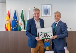 Bürgermeister García Urbano mit Botschafter Ellis.