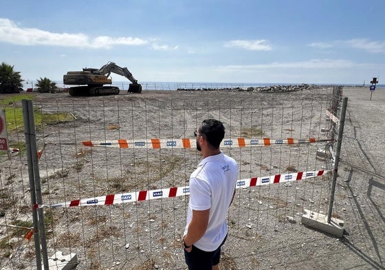 Küstenamt nimmt Änderungen an den Arbeiten am Wellenbrecher von Playa Granada in Motril vor