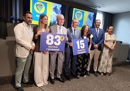 Behörden und Ryanair-Vertreter, während der Präsentation.