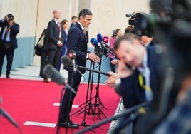 Regierungschef Pedro Sánchez kommentierte den israelischen Übergriff auf die Flotille von Kopenhagen aus, wo er an einer Sitzung der Europäischen Politischen Gemeinschaft teilnahm.