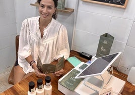 Einen Schreibtisch hat Yasmin Mesbah nicht. Ihr Arbeitsplatz ist der Tresen im Mercado von Marbella.