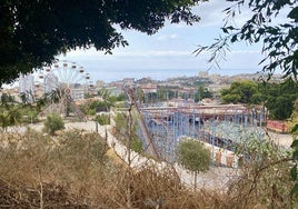 Aktueller Blick von außen auf den Vergnügungspark.