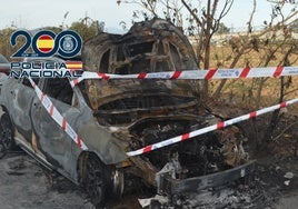 Nach seiner Flucht hatte der Mann das Tatfahrzeu8g in Brand gesetzt.
