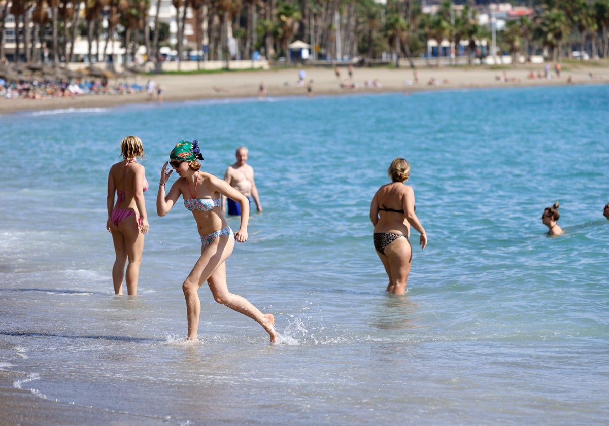 August im Oktober: Der warme «Terral»-Wind bringt der Provinz Málaga rekordverdächtige 35 °C, die höchste Temperatur in Spanien