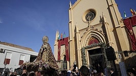 Tausende Zuschauer bei der Prozession der Virgen de la Trinidad in Málaga