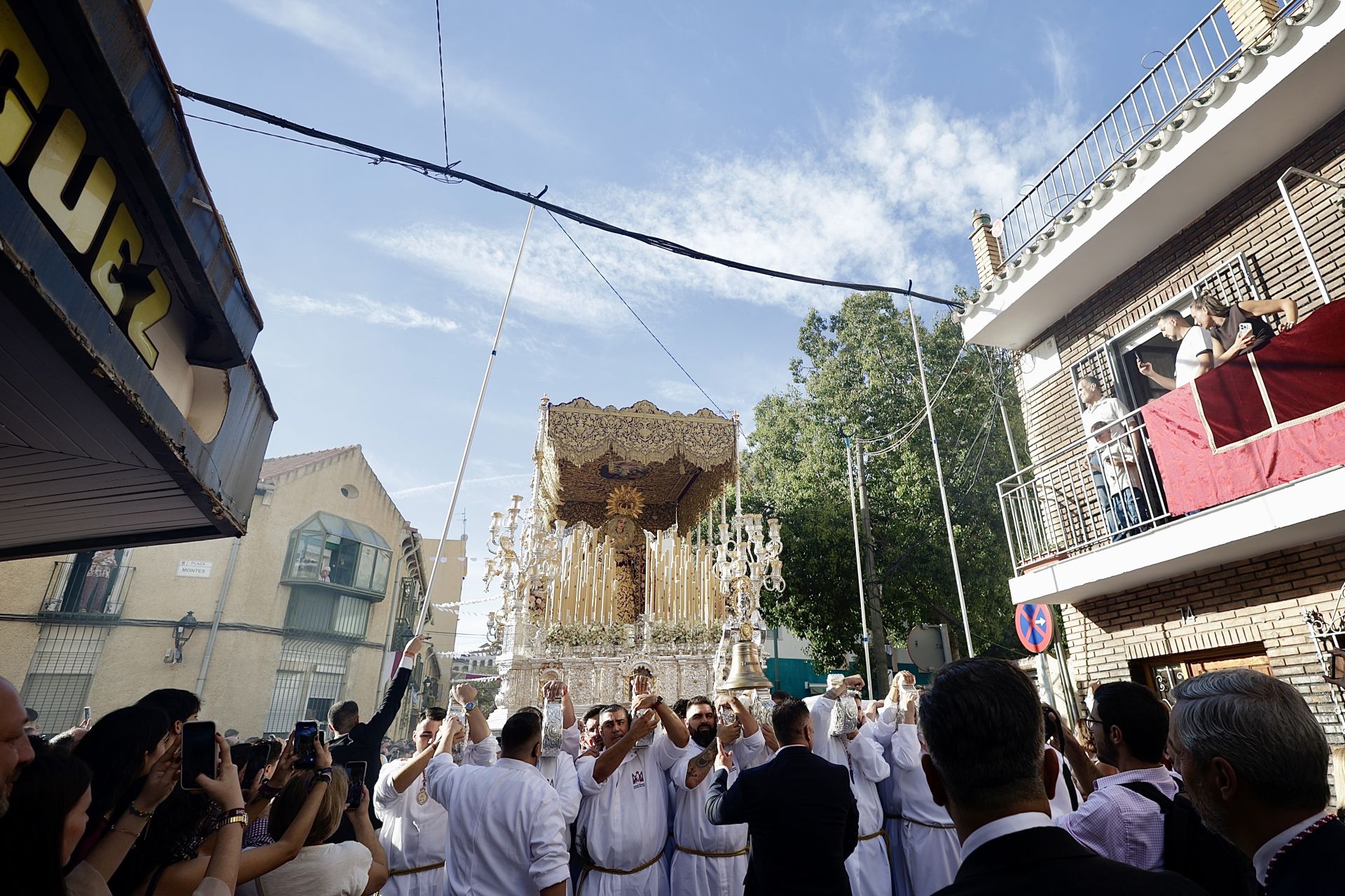 Tausende Zuschauer bei der Prozession der Virgen de la Trinidad in Málaga