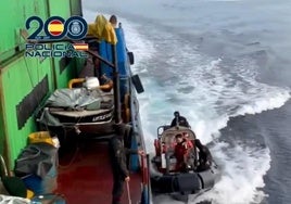 Spektakulärer Schlag gegen die Drogenmafia: 6,5 Tonnen Kokain auf Frachter im Atlantik sichergestellt