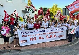 Protest der Angestellten gegen die geplante Massenentlassung.