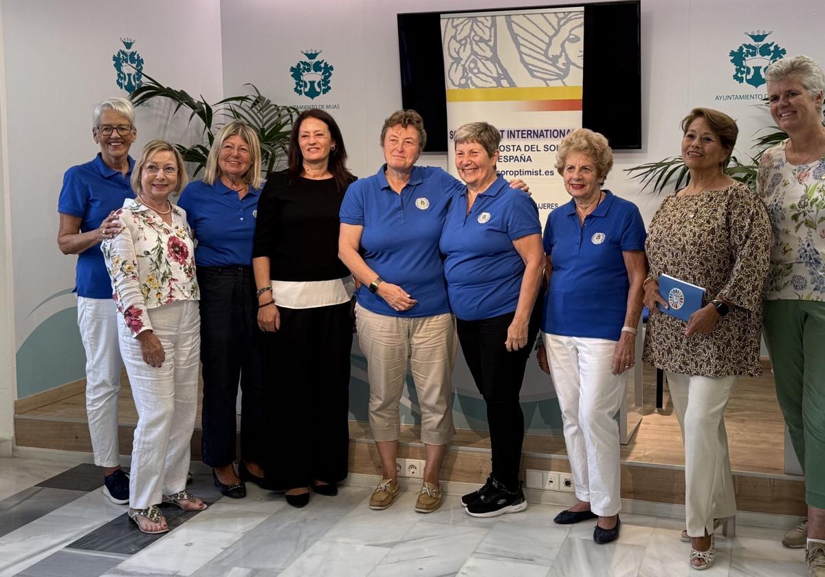 Präsentation der SLA Mijas mit Stadträtin Mari Francis Alarcón.