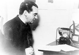 Federico García Lorca liest einen Text.