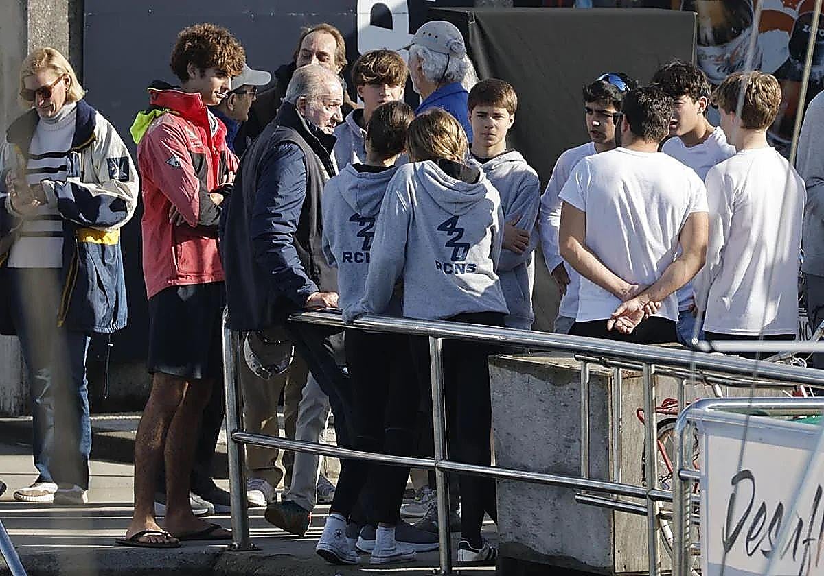 Juan Carlos I bei seiner Ankunft in der galicischen Stadt Sanxenxo am 8. November.