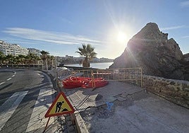 Arbeiten am Strand von Almuñécar.