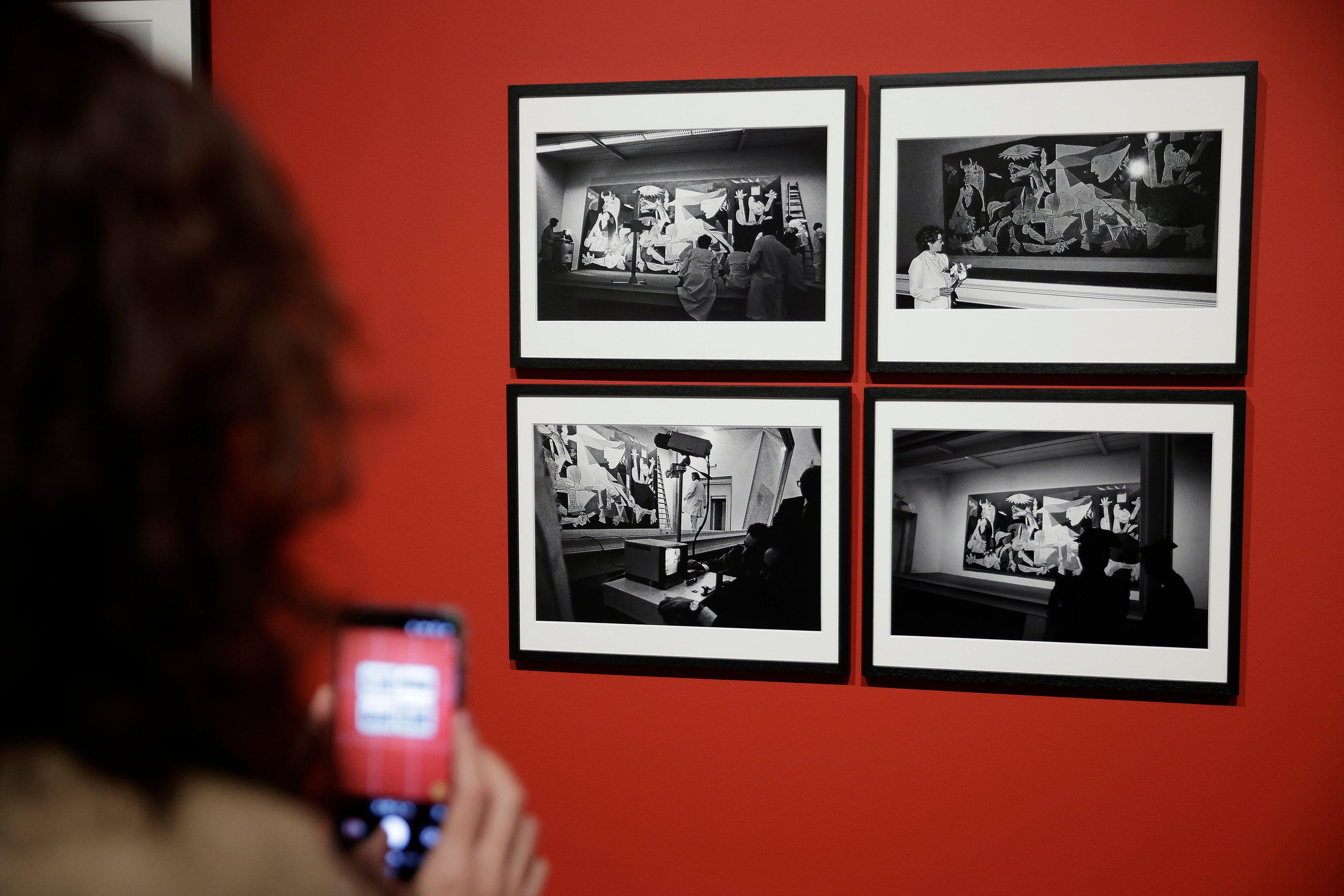 Fotoreporterin Marisa Flórez weiht neue Räumlichkeiten ein