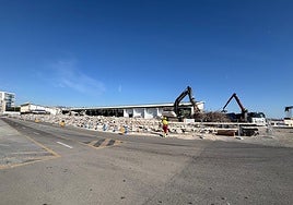 Stand der Abrissarbeiten am alten Fischmarkt im Hafen.