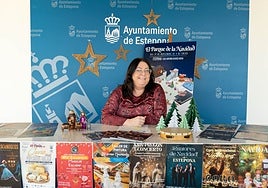 Die Stadträtin für Kultur in Estepona, Macarena Diánez, bei der Präsentation des umfangreichen Weihnachtsprogramms, das für dieses Jahr geplant ist.