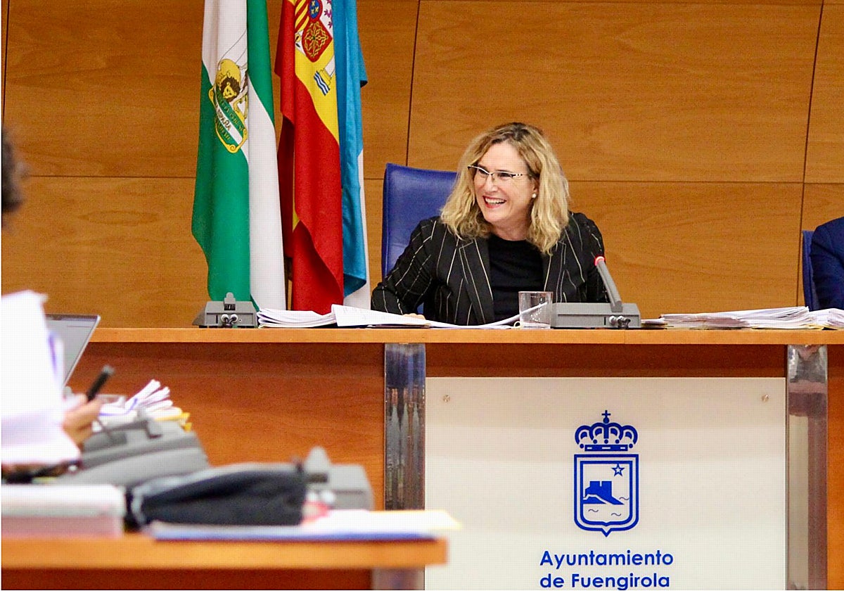 Die Bürgermeisterin von Fuengirola, Ana Mula, bei der Plenarsitzung.