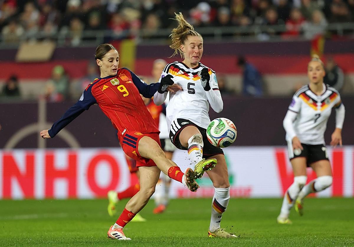 Esther González hatte die beste Chance für Spanien mit einem Schuss an den Pfosten..