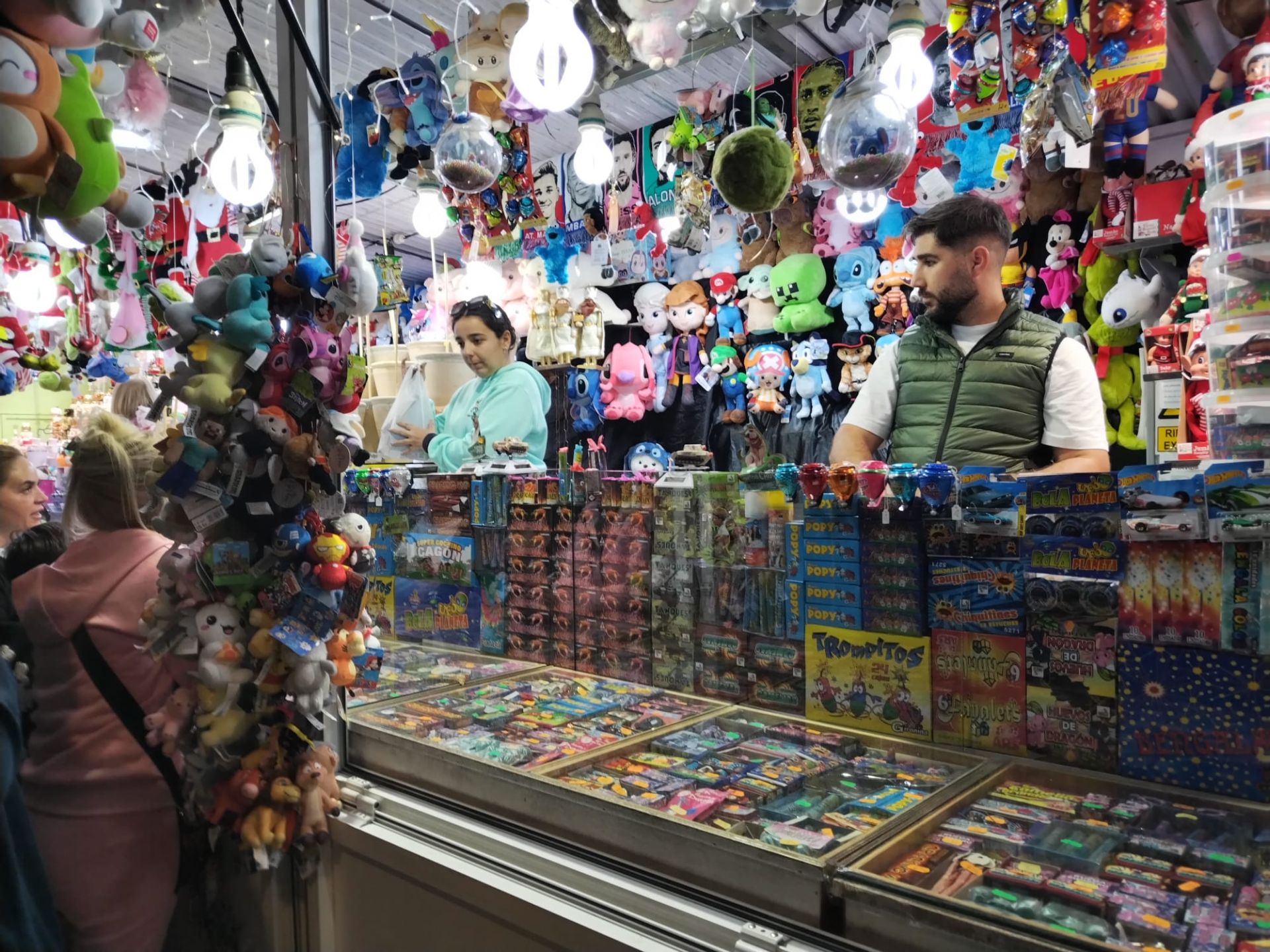 Weihnachtsmarkt am Paseo del Parque in Málaga wieder geöffnet