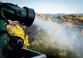 Foto einer Kanone, die Biozide ausbringt.