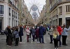Hunderte von Menschen versammeln sich in diesen Tagen in der Calle Larios in Málaga.