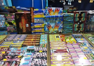 Auch das Zünden der auf dem Weihnachtsmarkt am Paseo del Parque angebotenen Feuerwerkskörper ist im Stadtzentrum verboten.