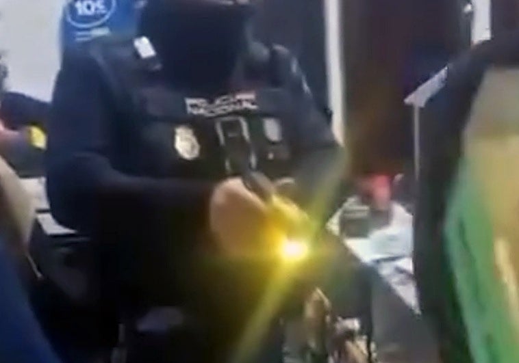 Einer der Taser, mit denen der Verstorbene getötet wurde.