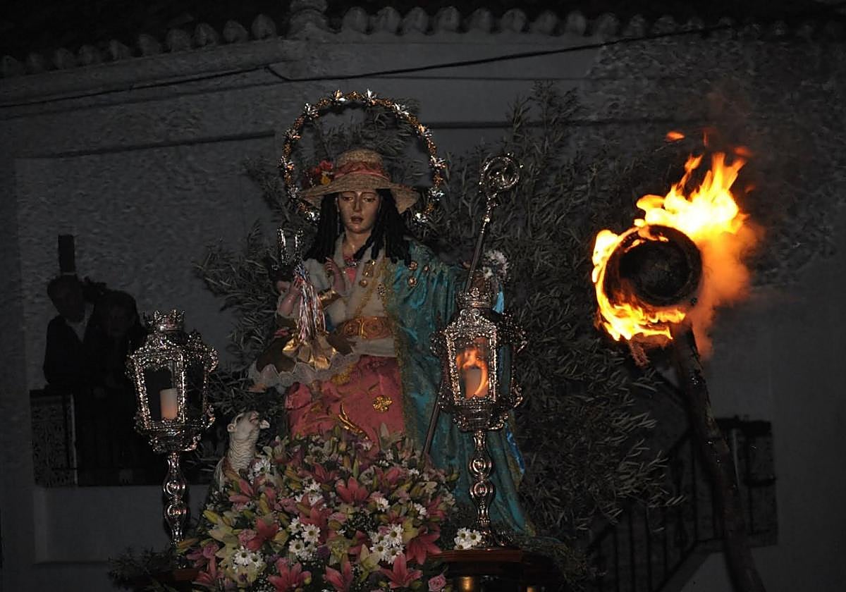 Die Virgen de los Rondeles während ihrer Fackelprozession.