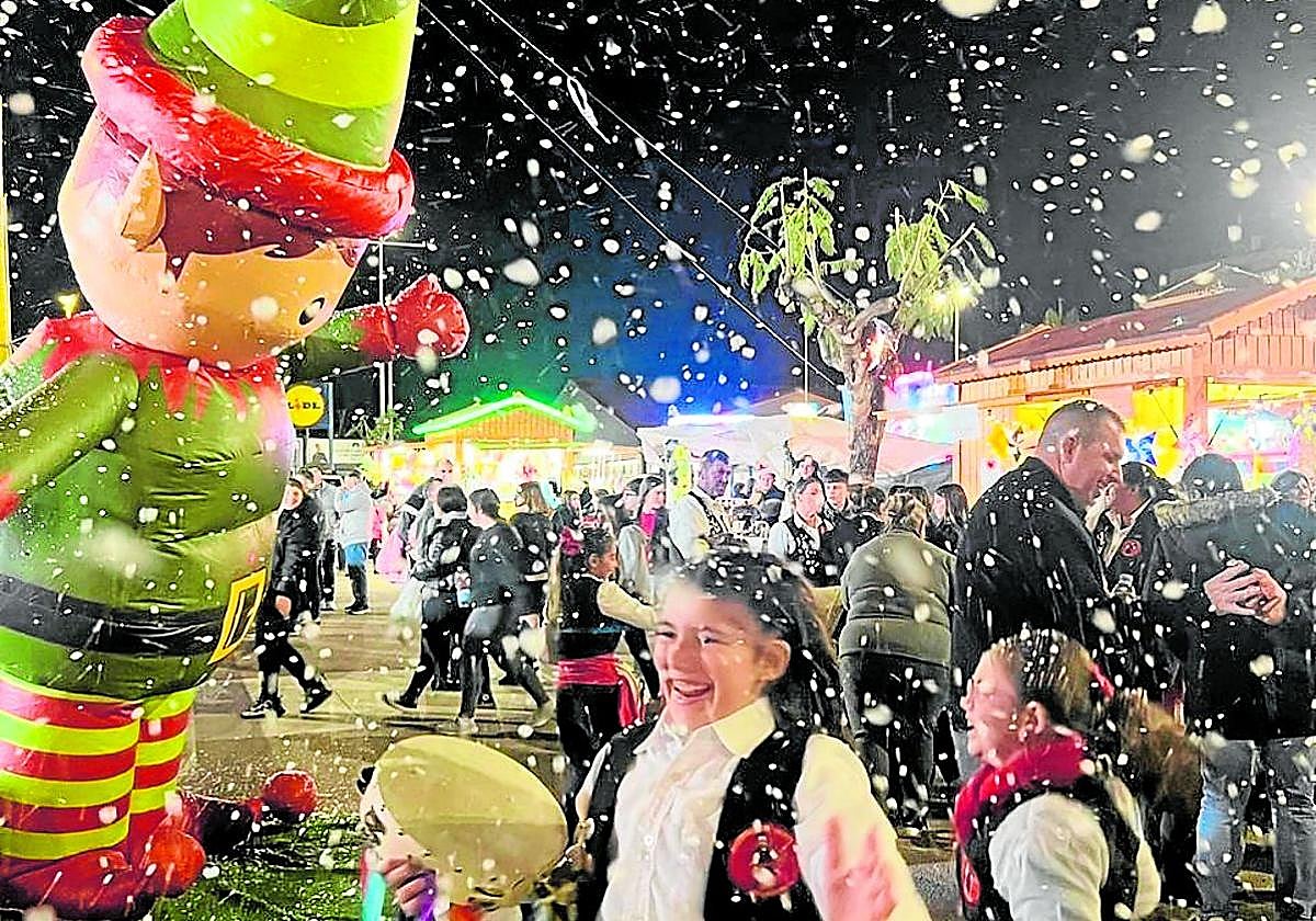 Gute Stimmung beim Weihnachtsmarkt von Algarrobo Costa im vergangenen Jahr.