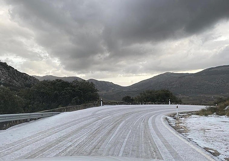 Sturm Emilia hinterlässt im Hinterland von Málaga Hagelstürme und ab heute weitere Regenfälle