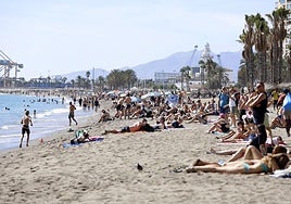 Am Malagueta-Strand in Málaga.