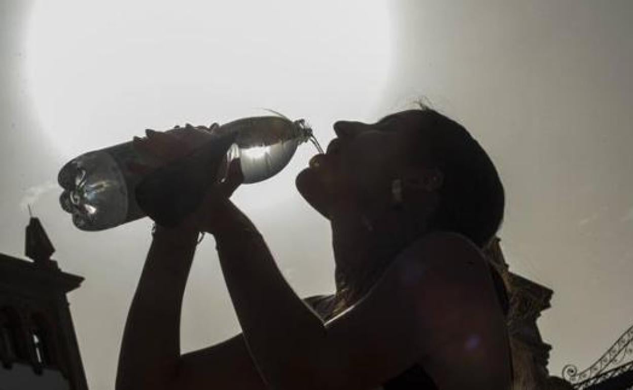 First heatwave of summer to hit Spain this week, with temperatures up to 44 degrees