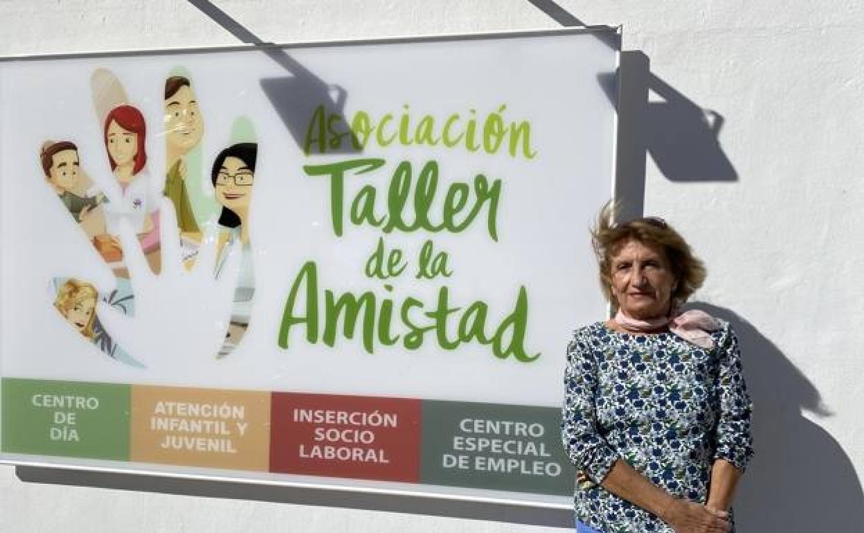 Gloria Matutano, the founder of el Taller de la Amistad outside the centre. 