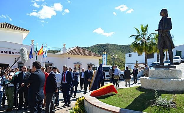 A statue of Bernardo de Gálvez by the Malaga sculptor Jaime Pimentel was unveiled in Macharaviaya in 2014 