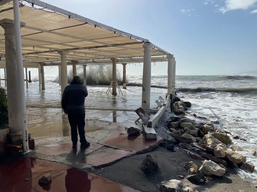 Two people were injured in Malaga province and a beach bar in Fuengirola was flattened. 