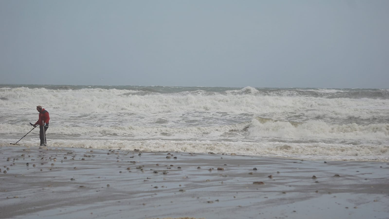 Two people were injured in Malaga province and a beach bar in Fuengirola was flattened. 