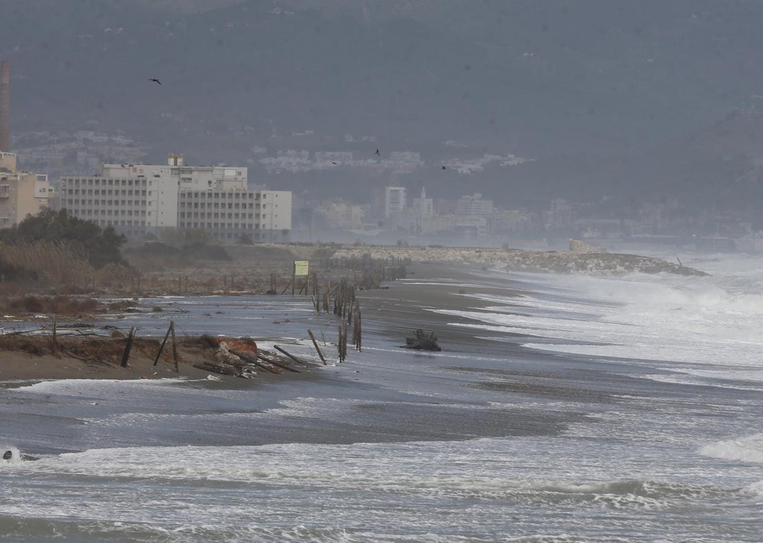 Two people were injured in Malaga province and a beach bar in Fuengirola was flattened. 