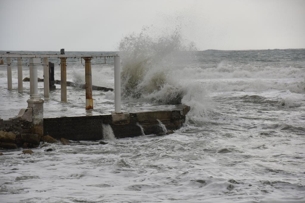 Two people were injured in Malaga province and a beach bar in Fuengirola was flattened. 