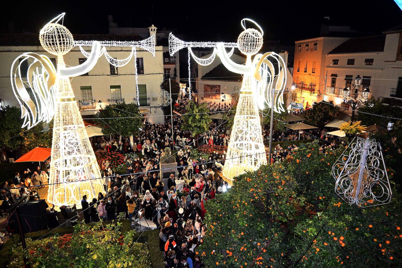 Crowds gathered at Marbella's Christmas lights despite the threat of rain.