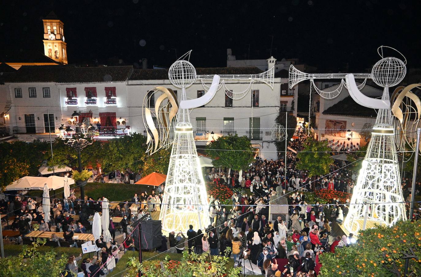 Crowds gathered at Marbella's Christmas lights despite the threat of rain.