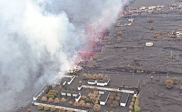 The lava begins to engulf the first rows of niches in the Las Manchas cemetery.