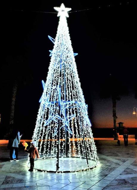 Imagen - Christmas tree, Rincón de la Victoria.