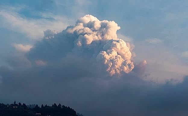 Gases being emitted from the Cumbre Vieja volcano on Monday afternoon.
