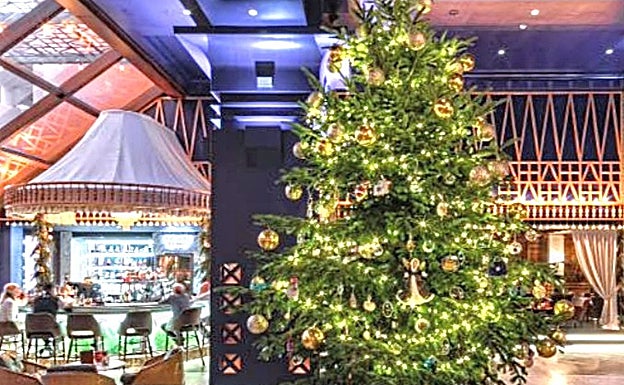 The world's most expensive Christmas tree in the Estepona hotel. 