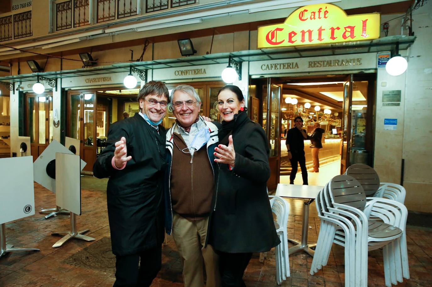 The emblematic establishment lowers its shutters for the last time after a century of trade in the city centre.