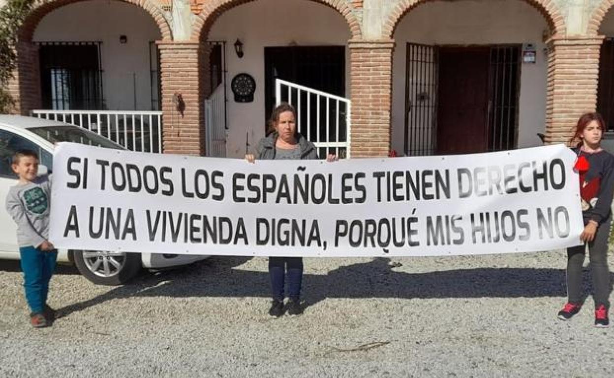 Miriam Postigo and her children outside their home 