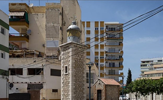 The original lighthouse is now just off Avenida Toré Toré and has been replaced by a blue and white striped one 