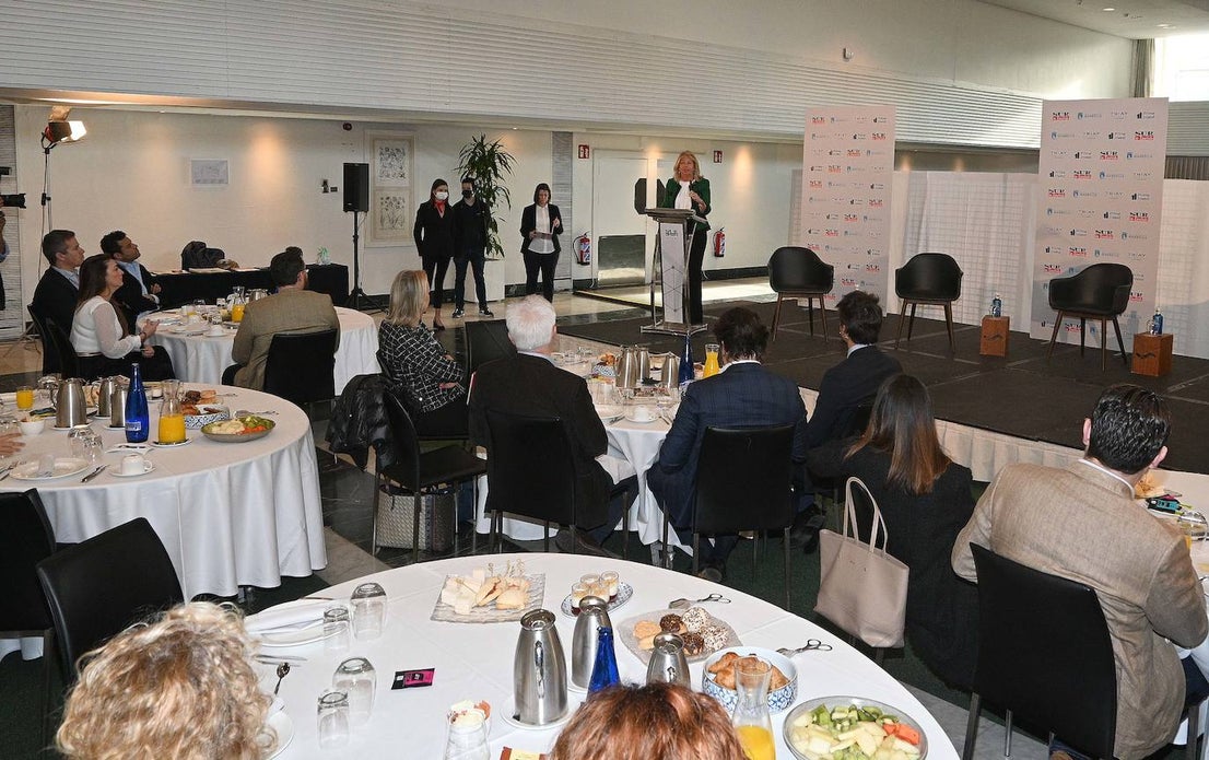 Representatives of Marbella town hall, Prime Invest, Triay Lawyers, and Iago Milet architecture studio at the event organised by SUR in English.